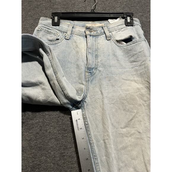 Levi's Womens Jeans Size 27x25 Blue Denim Mom Jeans Cotton Denim Light Wash - Picture 2 of 9